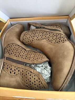 NWT Women’s boutique Tan Perforated Ankle Booties